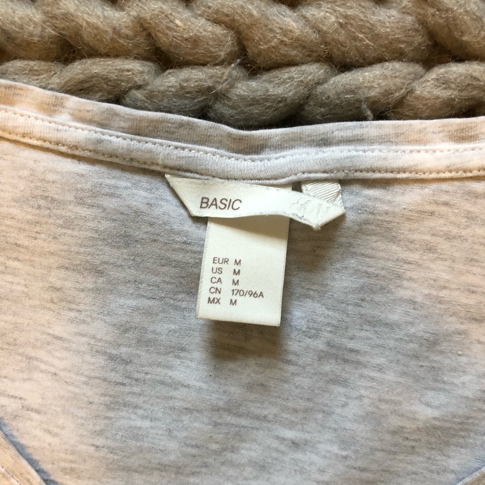 H&M Basic Tee - Picture 3 of 4